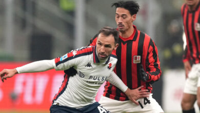 ميلان يواصل الابتعاد عن صراع المقدمة بتعثره أمام جنوى في الذكرى الـ125