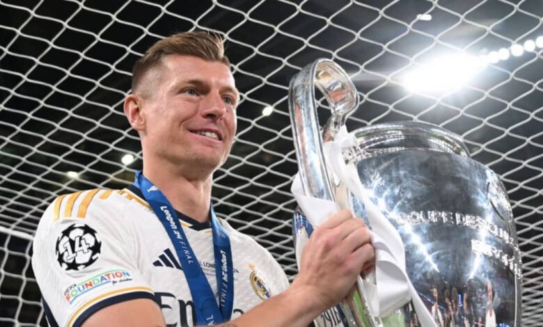 تكريم توني كروس بجائزة "الرجل الذهبي" في حفل توتوسبورت