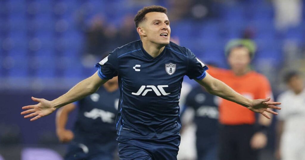 أسامة إدريسي يتقدم لباتشوكا أمام بوتافوغو ويحتفل بالسجود