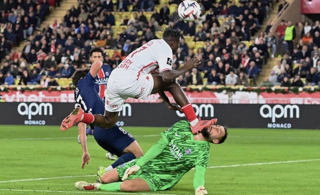 إصابة مروعة لحارس سان جيرمان دوناروما تتسبب في تشويه وجهه