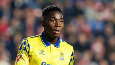 اهتمام متزايد من ريال مدريد وتشيلسي في التعاقد مع نجم لاس بالماس داريو إيسوجو