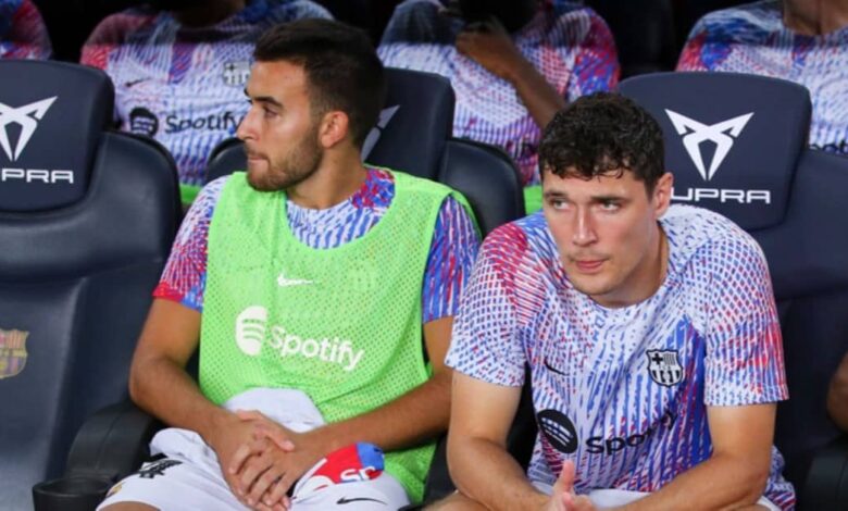 ضغوط مالية تدفع برشلونة للنظر في مستقبل كريستنسن وغارسيا