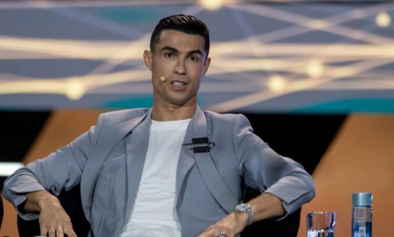 كريستيانو رونالدو يلمح إلى انتقال مفاجئ لمانشستر سيتي في يناير