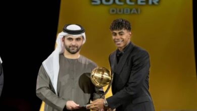 ريو فرديناند وكابيلو وبيكيه يشيدون بلامين يامال في حفل جوائز جلوب سوكر