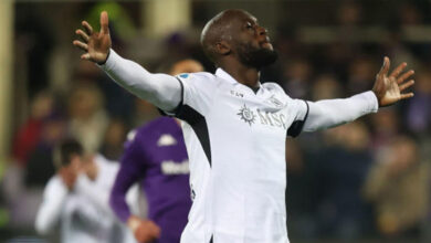 نابولي يعتلي صدارة الكالتشيو مؤقتاً بثلاثية في فيورنتينا