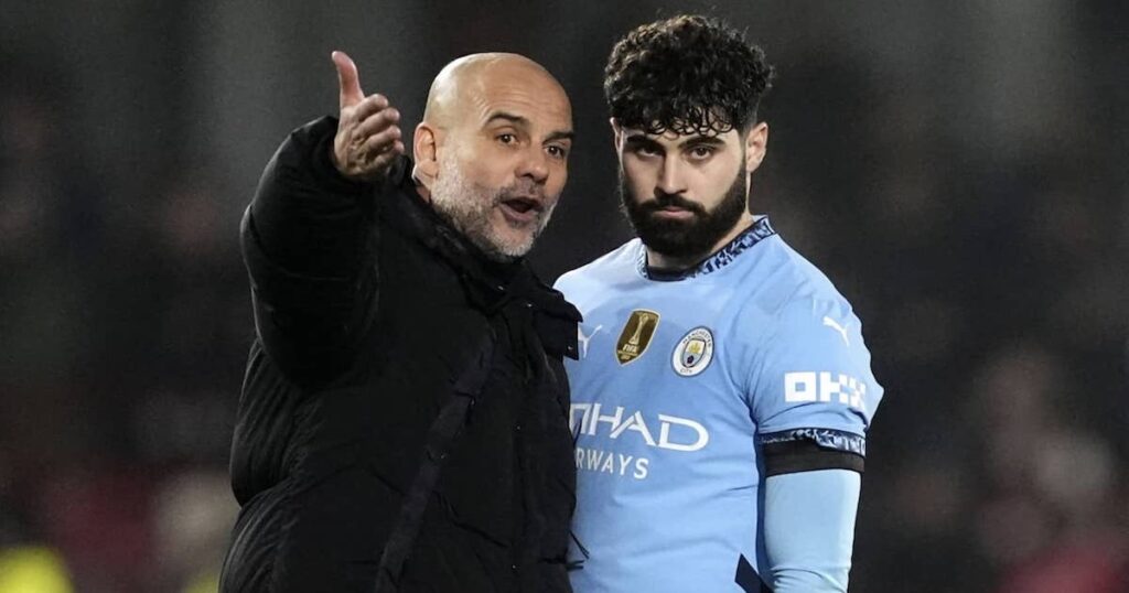 المدرب الإسباني بيب غوارديولا والمدافع الكرواتي جوسكو غفارديول