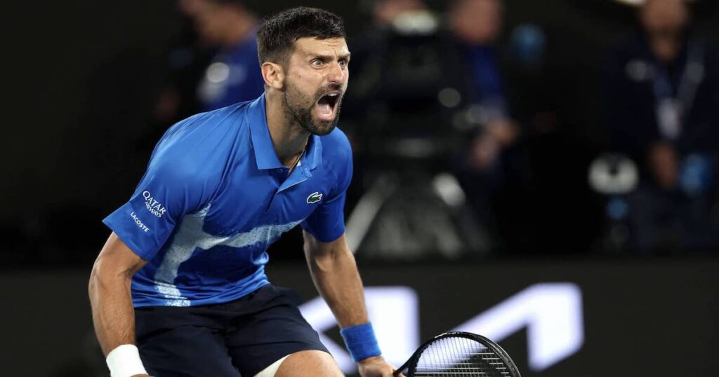 فرحة نوفاك دجوكوفيتش بهزيمة ألكاراز في ربع نهائي أستراليا المفتوحة 2025