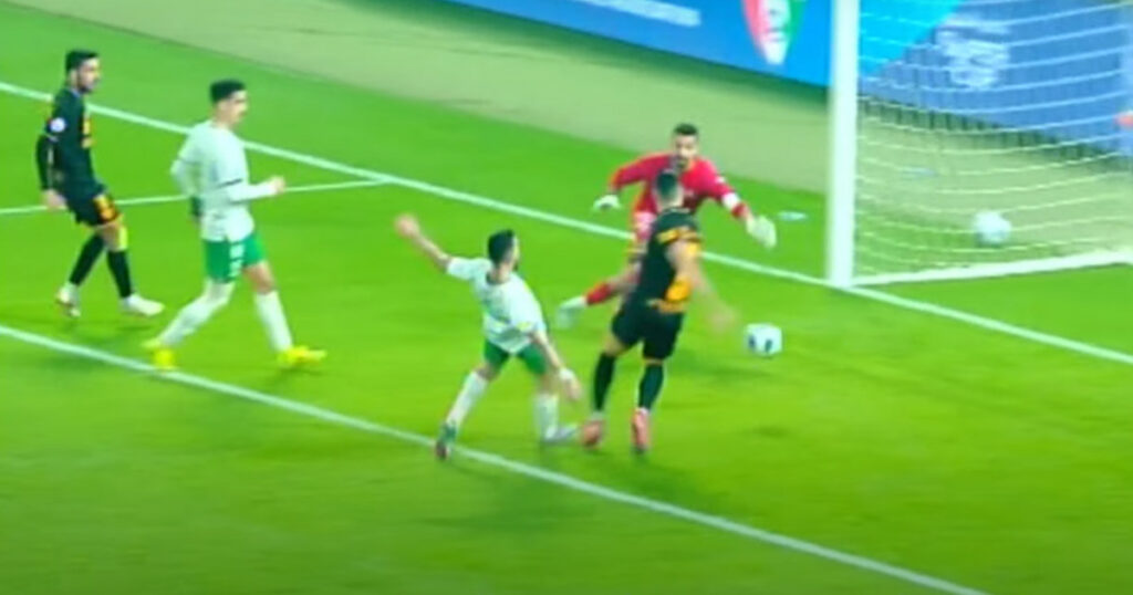 لحظة تسجيل إسماعيل خافي هدف تقدم القادسية على العربي