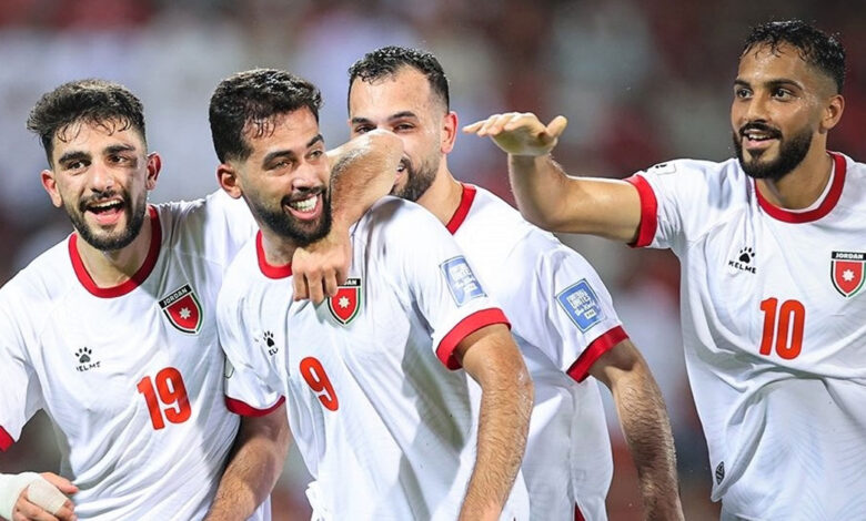 الأردن يضرب عمان بهاتريك علوان ويصبح على بُعد نقطة من كأس العالم 2026