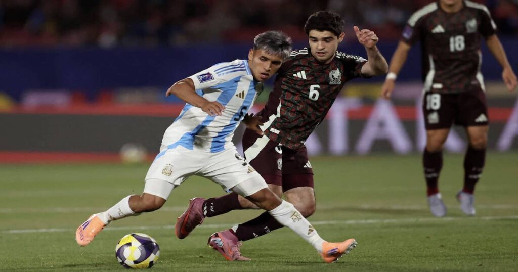 الأرجنتين تُنهي مُغامرة المكسيك في كأس العالم للشباب وتلاقي كولومبيا في نصف النهائي