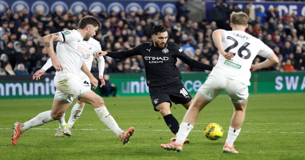 مرموش وريان شرقي يقودان مانشستر سيتي لهزيمة سوانسي في كأس الرابطة الإنجليزية