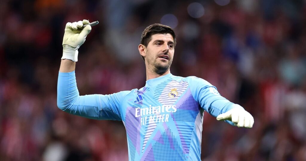 كورتوا يواصل بطولاته أمام سوبوسلاي في قمة ريال مدريد وليفربول