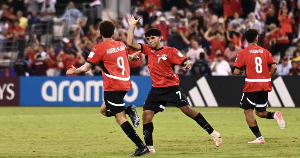 ناشئو الفراعنة يثبتون جدارتهم.. مصر تخطف نقطة ثمينة من فنزويلا رغم النقص العددي