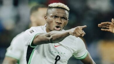 نسور نيجيريا تحلّق إلى نهائي الملحق الإفريقي بعد اصطياد فهود الغابون في الوقت الإضافي