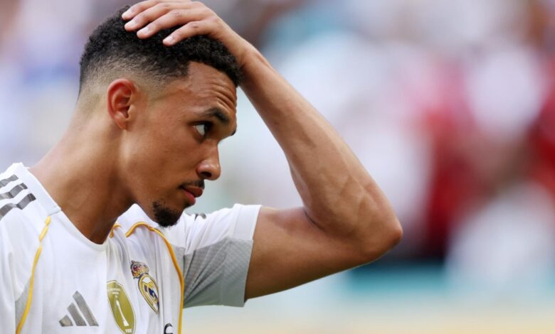 أرنولد يثير غضب جماهير ليفربول أثناء مباراة ريال مدريد