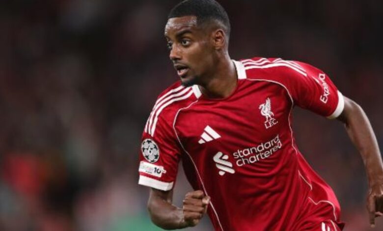 آرني سلوت يحسم موقف إيزاك من المشاركة أمام ريال مدريد