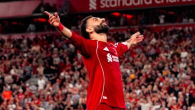 ليفربول يستعيد كبرياءه بفوزٍ شاق على أستون فيلا وصلاح يفكّ عقدة الشباك برقم تاريخي