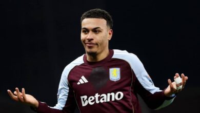 ضربة مزدوجة من روجرز تُربك حسابات مانشستر يونايتد