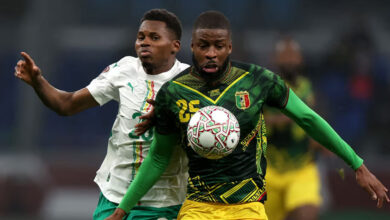 طرد بيسوما وخطأ دجيجي.. السنغال تستغل هفوات مالي وتحسم التأهل بسهولة