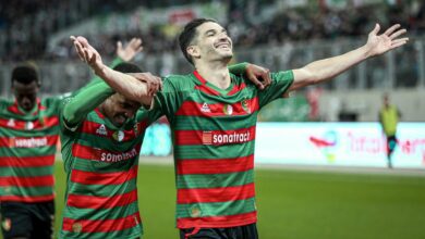 مولودية الجزائر يصدم الهلال ويعيد الإثارة في المجموعة الثالثة