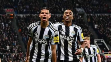 أوسولا يخطف فوزًا قاتلًا لنيوكاسل ويُلحق أول هزيمة بمانشستر يونايتد "كاريك"