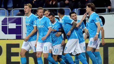 ماكتومناي يقود نابولي لفوز رابع تواليًا ويُدخل كالياري دائرة الخطر