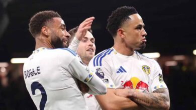 ليدز ينهي 45 عامًا من المعاناة في أولد ترافورد بانتصار مدوٍ على مانشستر يونايتد