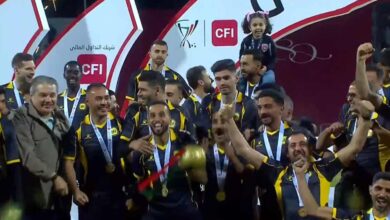 الحسين إربد يُنهي مقاومة الرمثا بثلاثية في 10 دقائق ويتوج بكأس الأردن للمرة الأولى