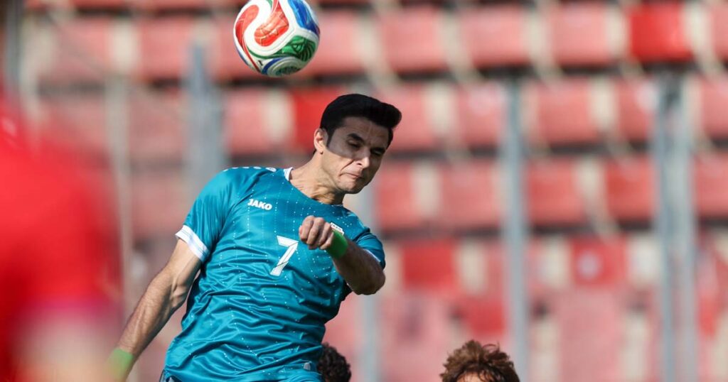 محاولة رأسية من علي يوسف في مباراة العراق ضد أندورا الودية - 29 مايو 2026