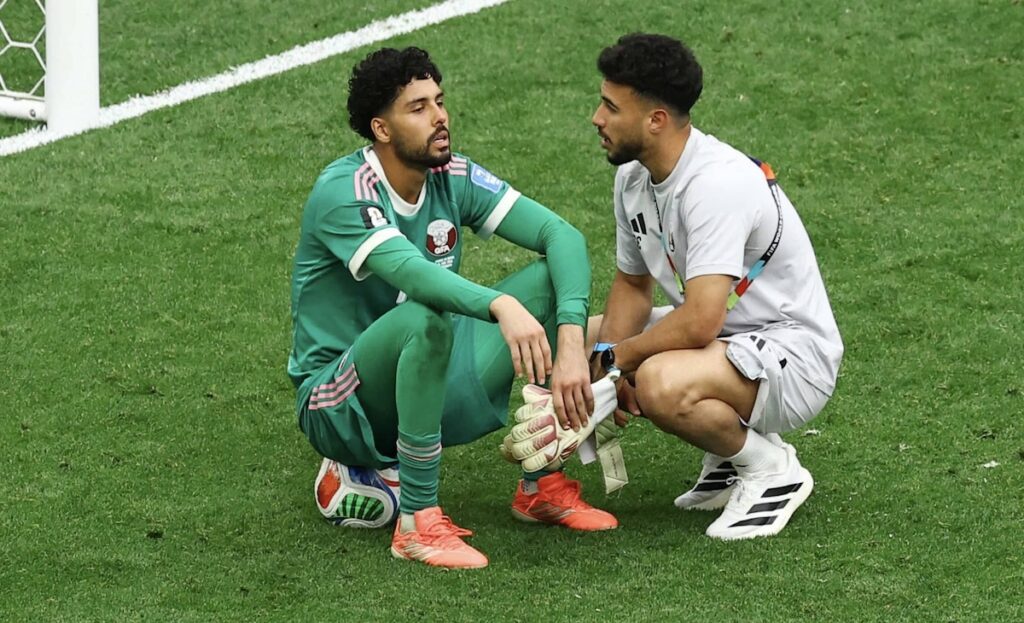 حسرة حارس مرمى قطر محمود أبو ندى بعد تلقيه نصف دستة أهداف أمام كندا بمونديال 2026