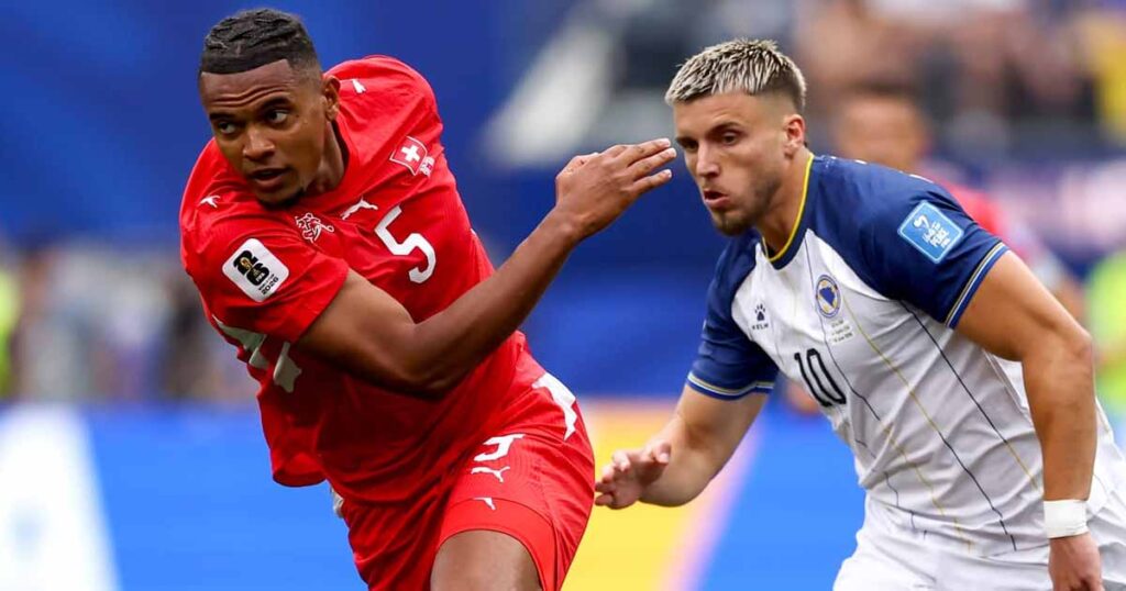 مانويل أكانجي في مباراة سويسرا ضد البوسنة بمونديال 2026
