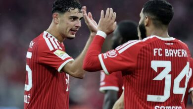 صيباري يصنع هدفين ويقود بايرن ميونيخ لهزيمة شتوتغارت في افتتاح الدوري الألماني